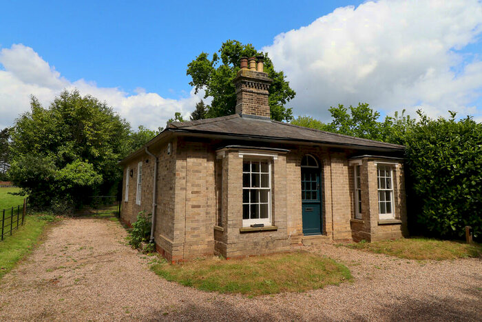 2 Bedroom Detached Bungalow To Rent In East Bergholt, CO7
