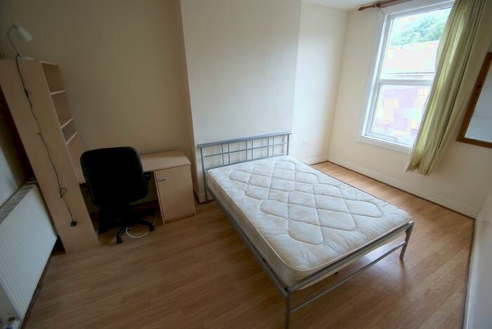 4 Bedroom Terraced House To Rent In Delph Lane, Woodhouse, Leeds, LS6