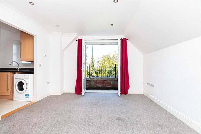 2 Bedroom Flat To Rent In Wimborne Road, Bournemouth, BH2