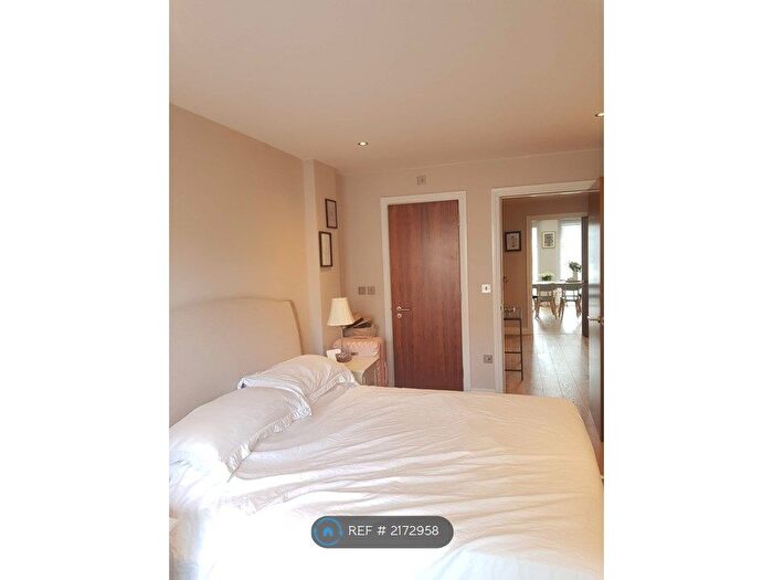 2 Bedroom Flat To Rent In Lyden Court, London, N19