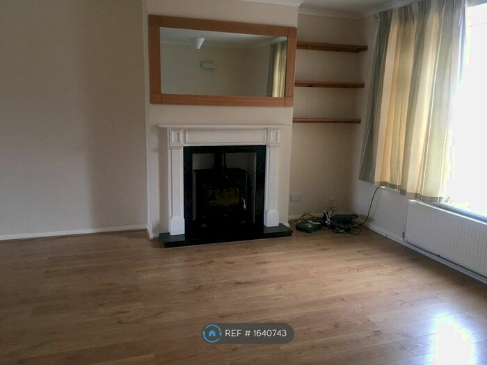 4 Bedroom Semi-Detached House To Rent In Woodland Close, Hutton, Brentwood, CM13