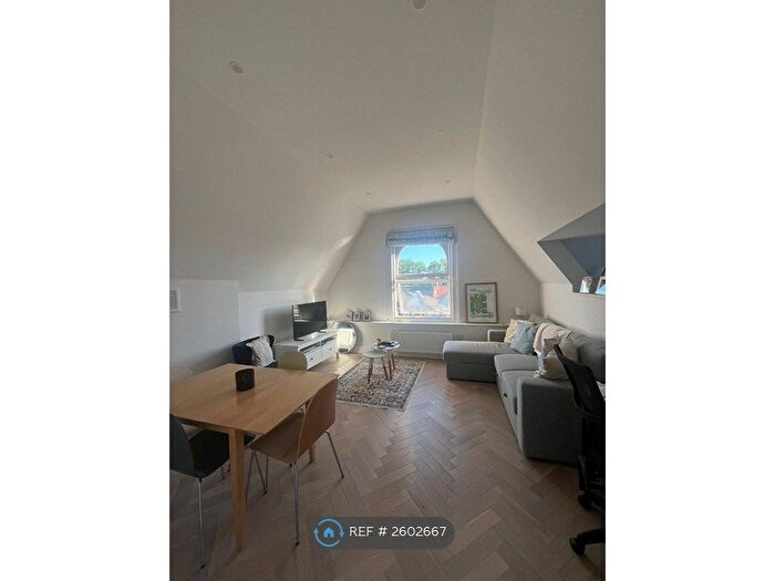 1 Bedroom Flat To Rent In Longley Road, London, SW17