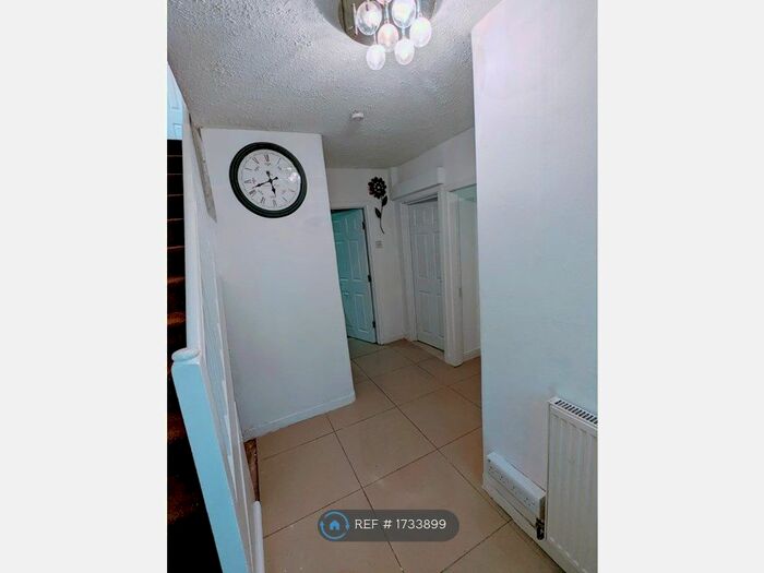4 Bedroom Semi-Detached House To Rent In Stamfordham Drive, Liverpool, L19