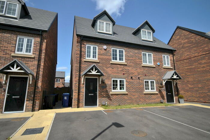 3 Bedroom Semi-Detached House To Rent In Cutter Lane, DN11