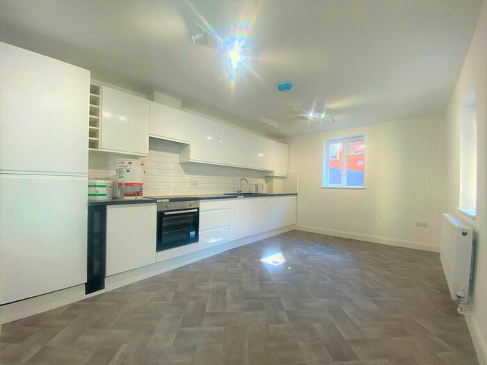 2 Bedroom Flat To Rent In High Street, Uxbridge, UB8
