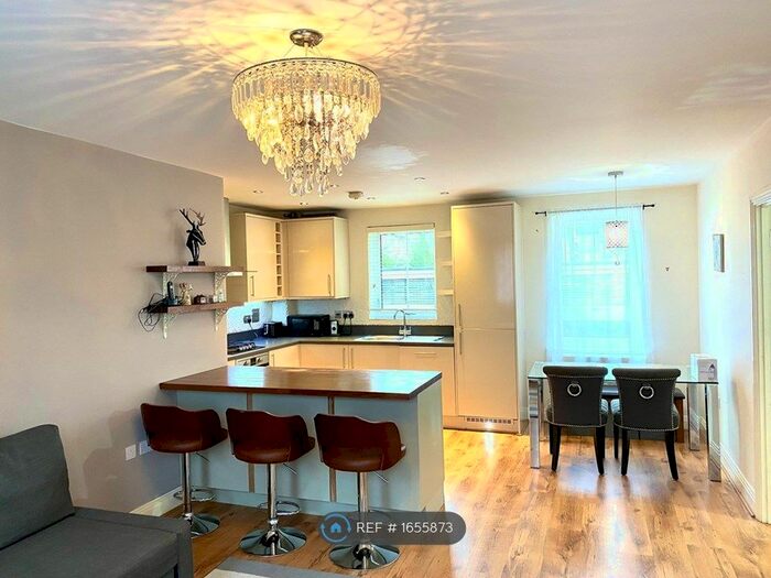 2 Bedroom Flat To Rent In Willow Court, Maidenhead, SL6