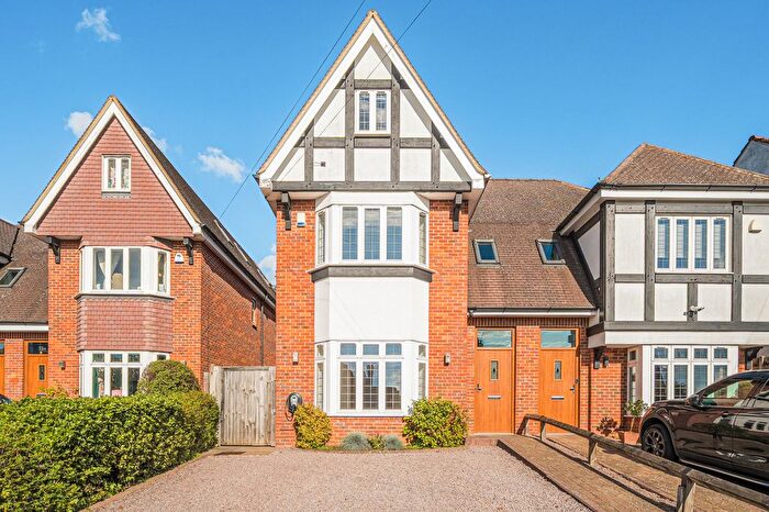 4 Bedroom Semi-detached House For Sale In Bowers Way, Harpenden, AL5