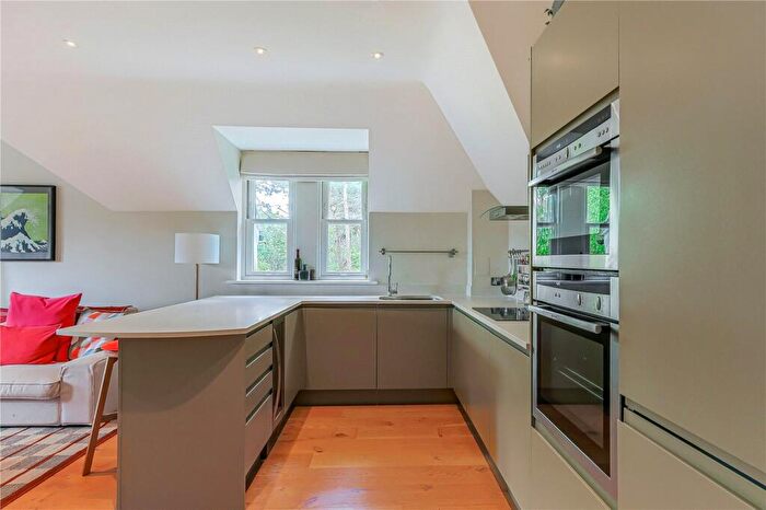 2 Bedroom Apartment For Sale In Meyrick Park Crescent, Meyrick Park, Bournemouth, BH3