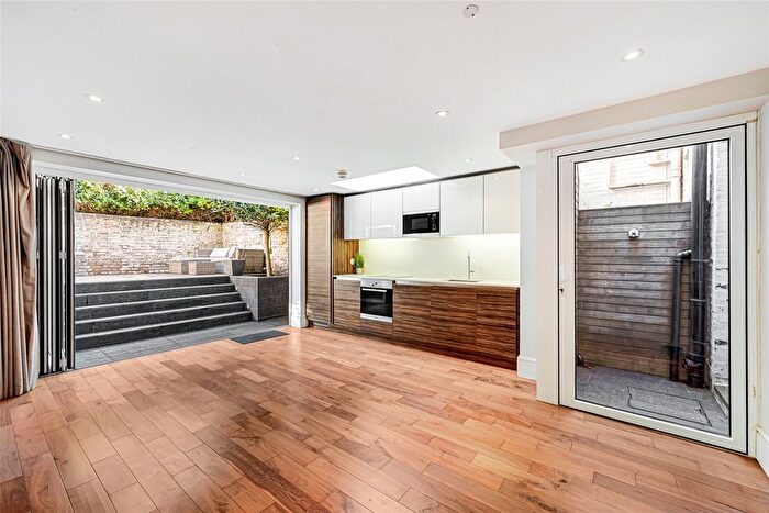 2 Bedroom Flat For Sale In Fulham Palace Road, London, SW6