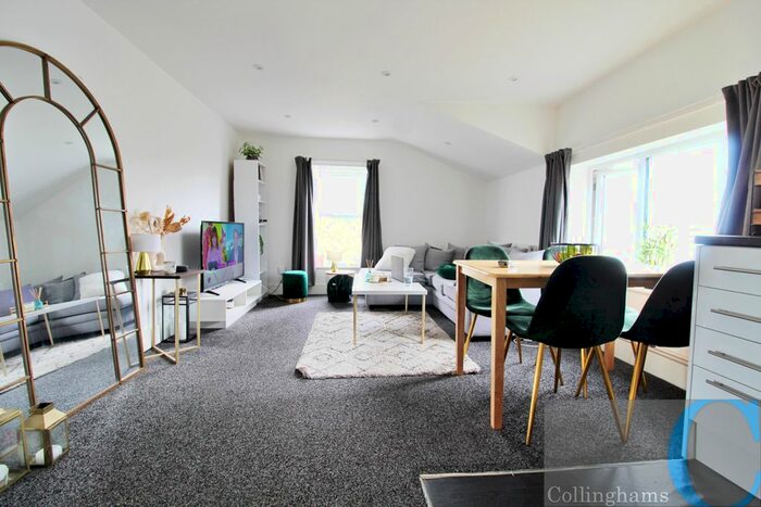 3 Bedroom Flat To Rent In Tooting Bec Road, Tooting, SW17