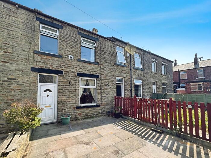 3 Bedroom Terraced House For Sale In Beechfield Terrace, Cleckheaton, BD19