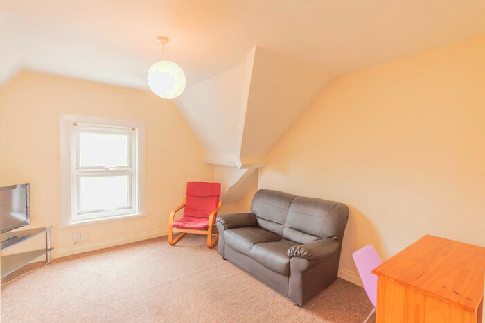 1 Bedroom Apartment To Rent In Napier Terrace, Flat, PL4