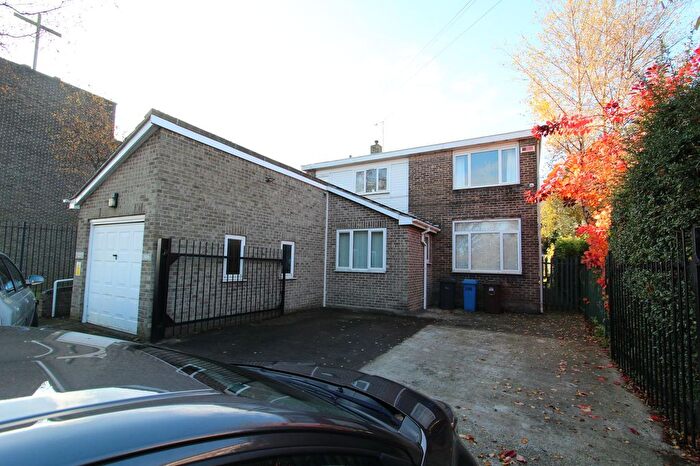 4 Bedroom Property To Rent In Hastilar Road South, Sheffield, S13
