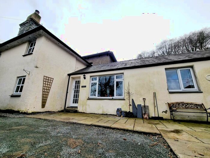 3 Bedroom House To Rent In Yr Hendy, Porthmadog, LL49