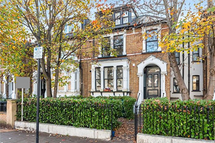 2 Bedroom Flat To Rent In Queens Drive, London, N4