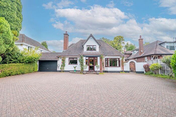 4 Bedroom Detached House For Sale In Streetly Lane, Sutton Coldfield, B74
