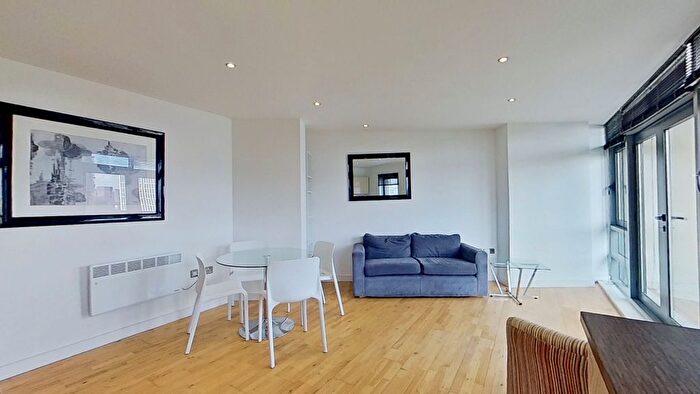 2 Bedroom Flat To Rent In Gotts Road, Leeds, LS12