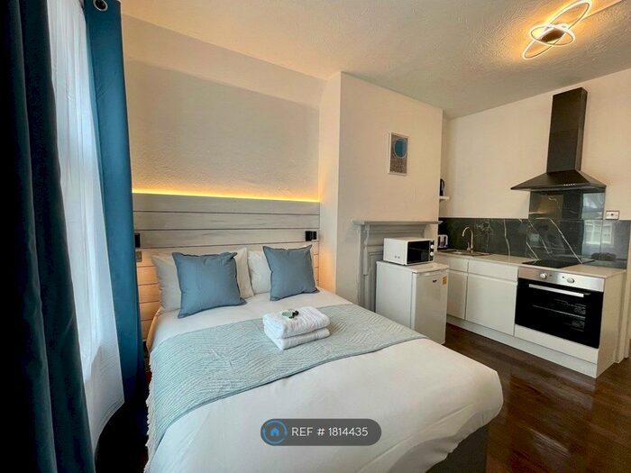 Studio To Rent In Second Floor A Poole Road, Dorset, BH4