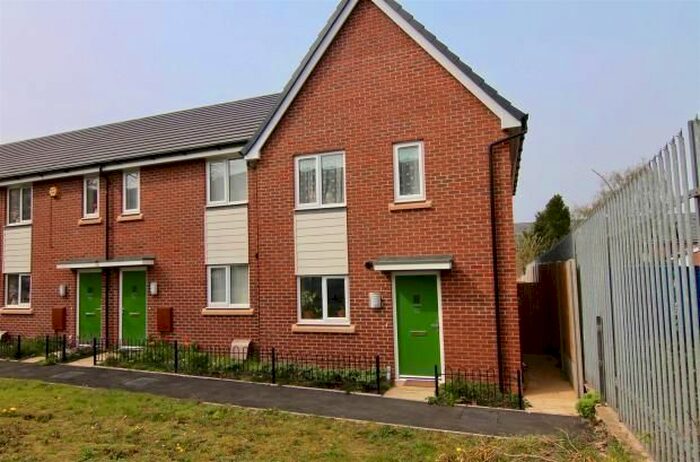 3 Bedroom Semi-Detached House To Rent In Hillmorton Road, Coventry - Bedroom, Bathroom, CV2