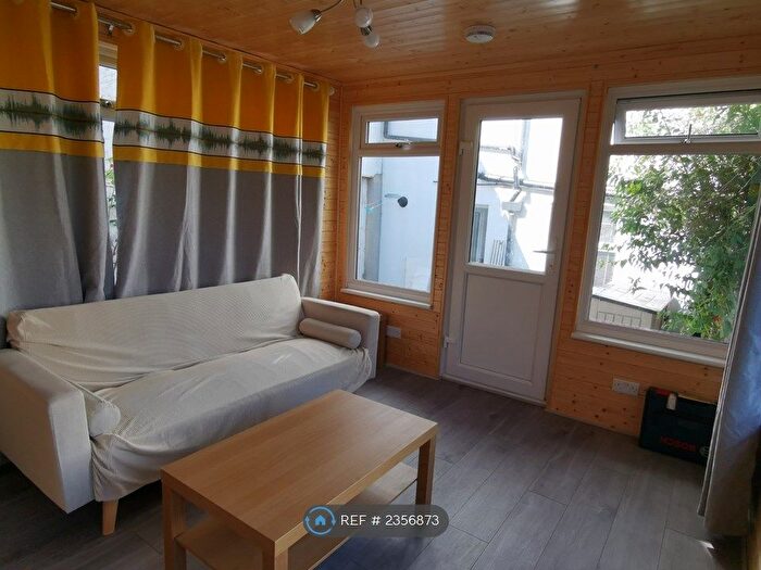 6 Bedroom End Of Terrace House To Rent In Inverness Road, Brighton, BN2