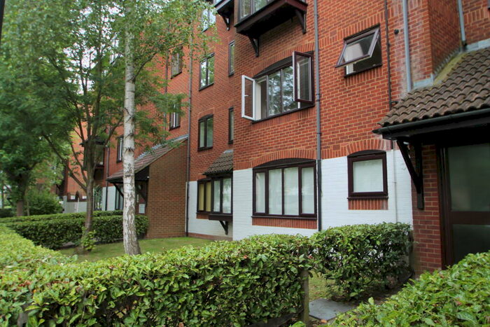 Studio To Rent In High Street, Purley, CR8