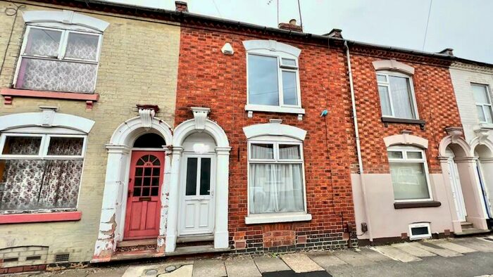 Studio To Rent In Overstone Road, NN1