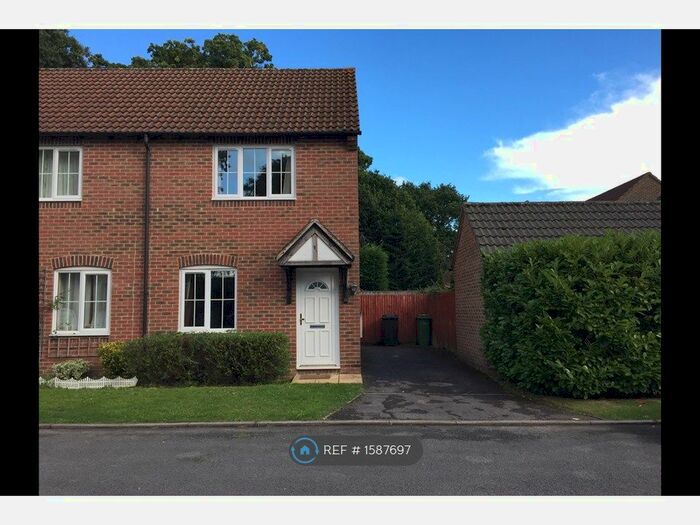 2 Bedroom Semi-Detached House To Rent In Larkspur Gardens, Thatcham, RG18