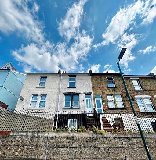 2 Bedroom Property To Rent In Upper Luton Road, Chatham, ME5