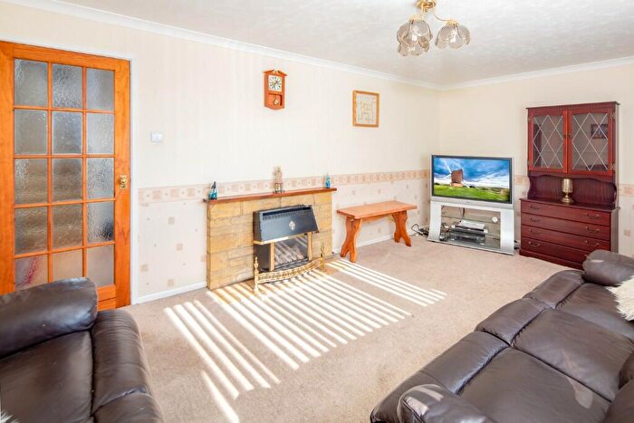 3 Bedroom End Of Terrace House For Sale In Graham Road, Bicester, Oxfordshire, OX26