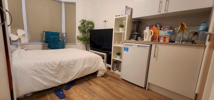 Property To Rent In Hertford Road, Enfield, EN3