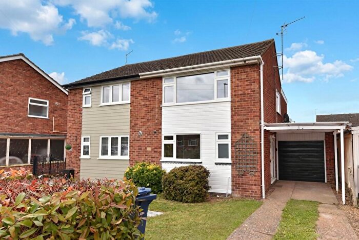 3 Bedroom Semi Detached House For Sale In Burstellars, St. Ives, PE27
