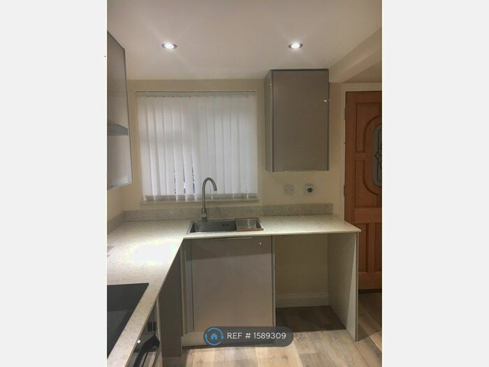 1 Bedroom Flat To Rent In Crown Lane, Theale, RG7