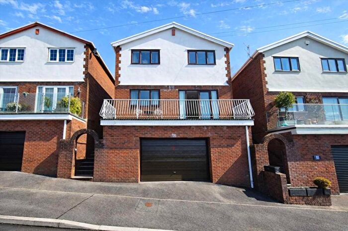 3 Bedroom Detached House For Sale In Derwen Aur, Porth, CF39