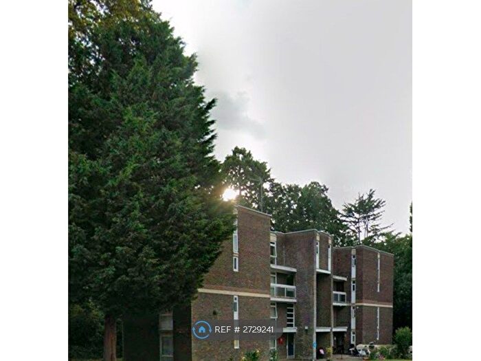 4 Bedroom Maisonette To Rent In Rocklands, London, N3