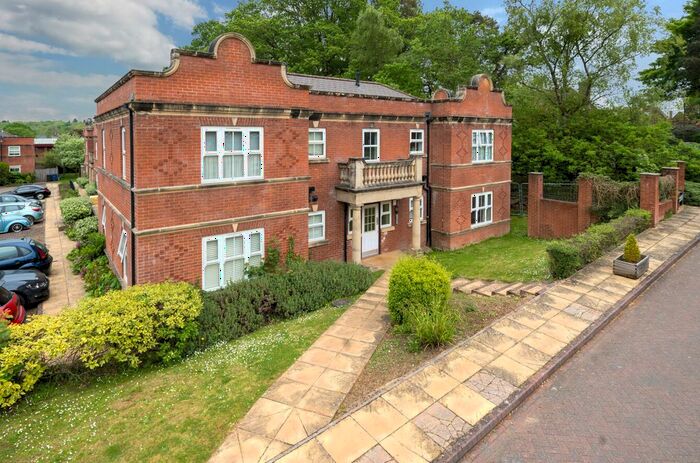 1 Bedroom Flat For Sale In Wormley, Godalming, Surrey, GU8
