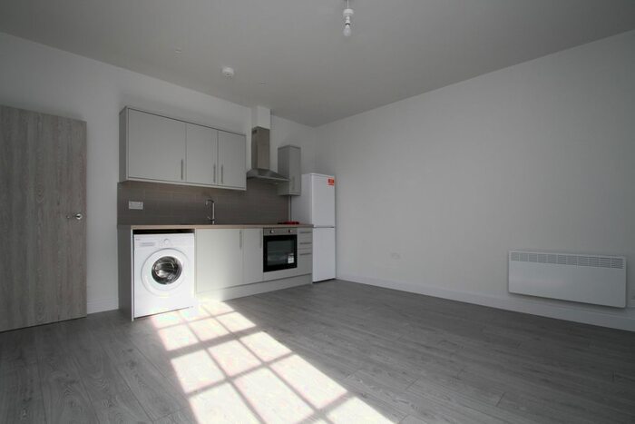 2 Bedroom Flat To Rent In High Street, Epping, CM16
