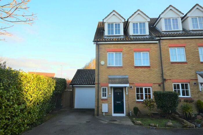 3 Bedroom Property To Rent In Guernsey Way, Kennington, Ashford TN24