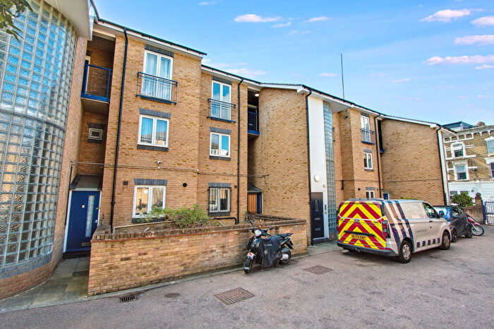 3 Bedroom Flat For Sale In Flat Solomon House, Rectory Road, Stoke Newington, London, N16