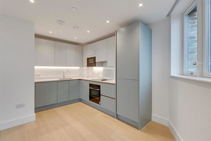 2 Bedroom Apartment To Rent In Herne Hill Road, London, SE24