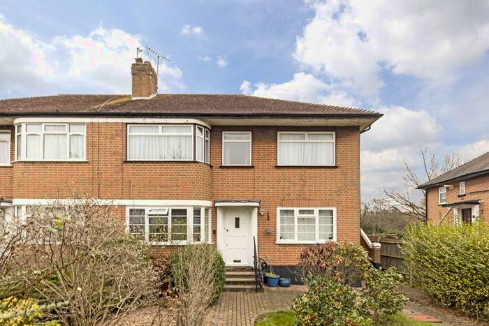 2 Bedroom Flat To Rent In Cavendish Avenue, London, W13