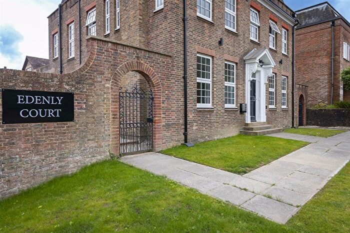 2 Bedroom Town House To Rent In Eridge Road, Crowborough, TN6