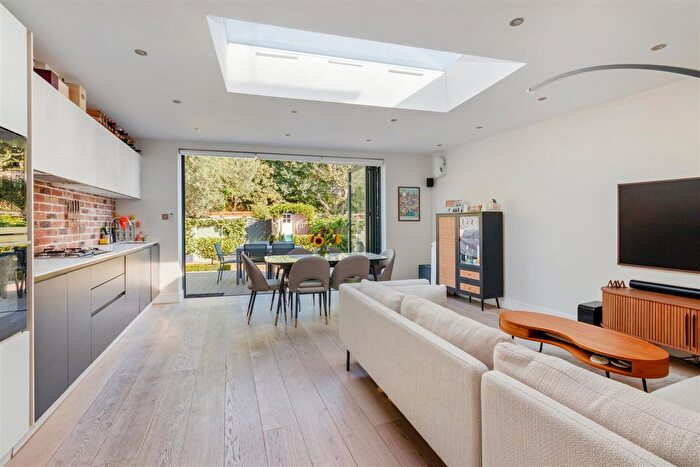 2 Bedroom Flat For Sale In Firstway, Raynes Park, SW20