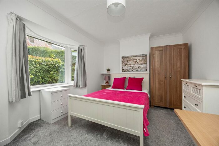 5 Bedroom Semi-Detached House To Rent In Appledore Road, Brighton, BN2