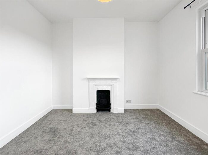 3 Bedroom Terraced House For Sale In Cherry Hinton Road, Cambridge, CB1