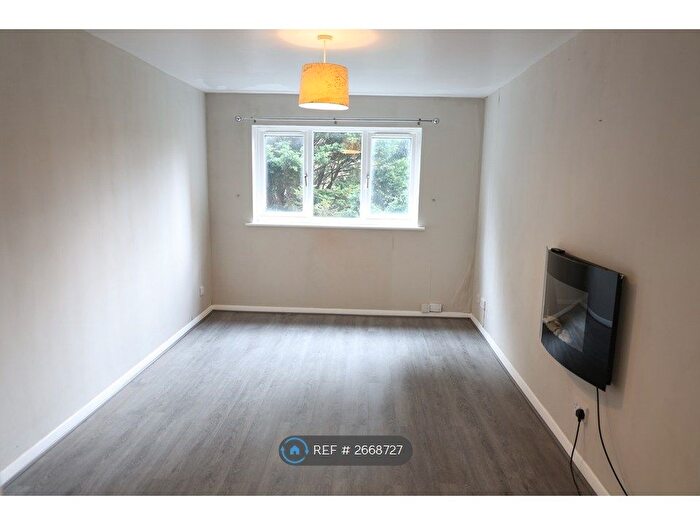 1 Bedroom Flat To Rent In Robin House, Maidstone, ME16
