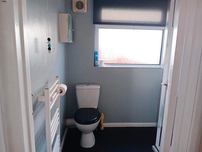 2 Bedroom Semi-Detached Bungalow For Sale In North Boundary Road, Brixham, TQ5