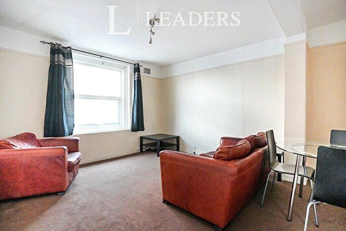 3 Bedroom Flat To Rent In New Cross Road, London, SE14
