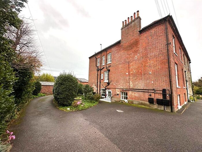 1 Bedroom House To Rent In Anglesey Road, Gosport, PO12