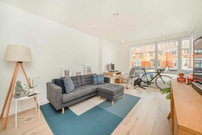 1 Bedroom Flat To Rent In Chiswick High Road, London, W4