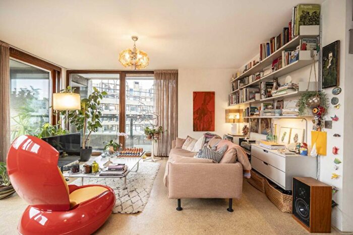 4 Bedroom Flat For Sale In Barbican, Cromwell Tower, EC2Y